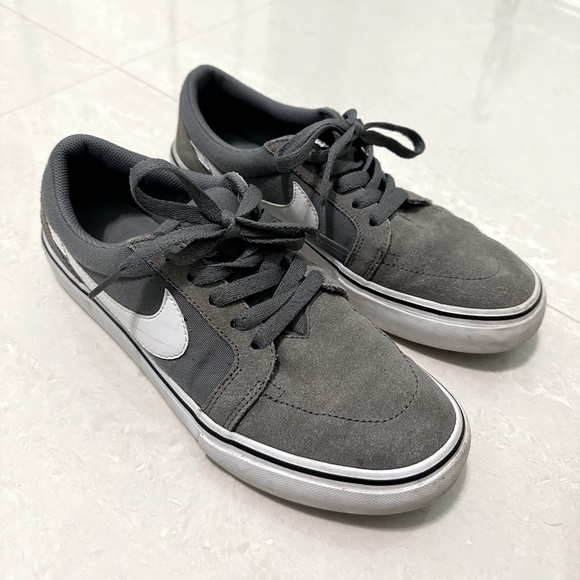 Nike Satire II - Picture 1 of 6